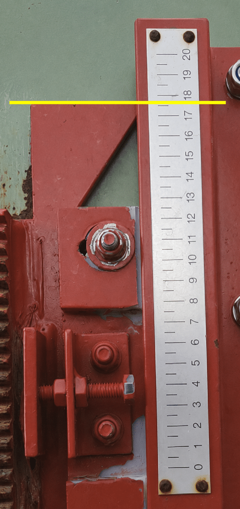 Reference image of the spreader slide-opening scale
